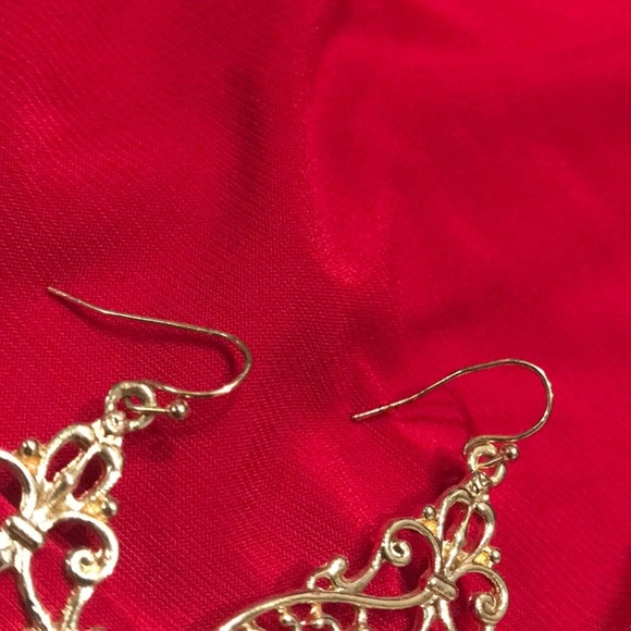 2/$15🔥 Golden Filigree Earrings - Picture 4 of 4